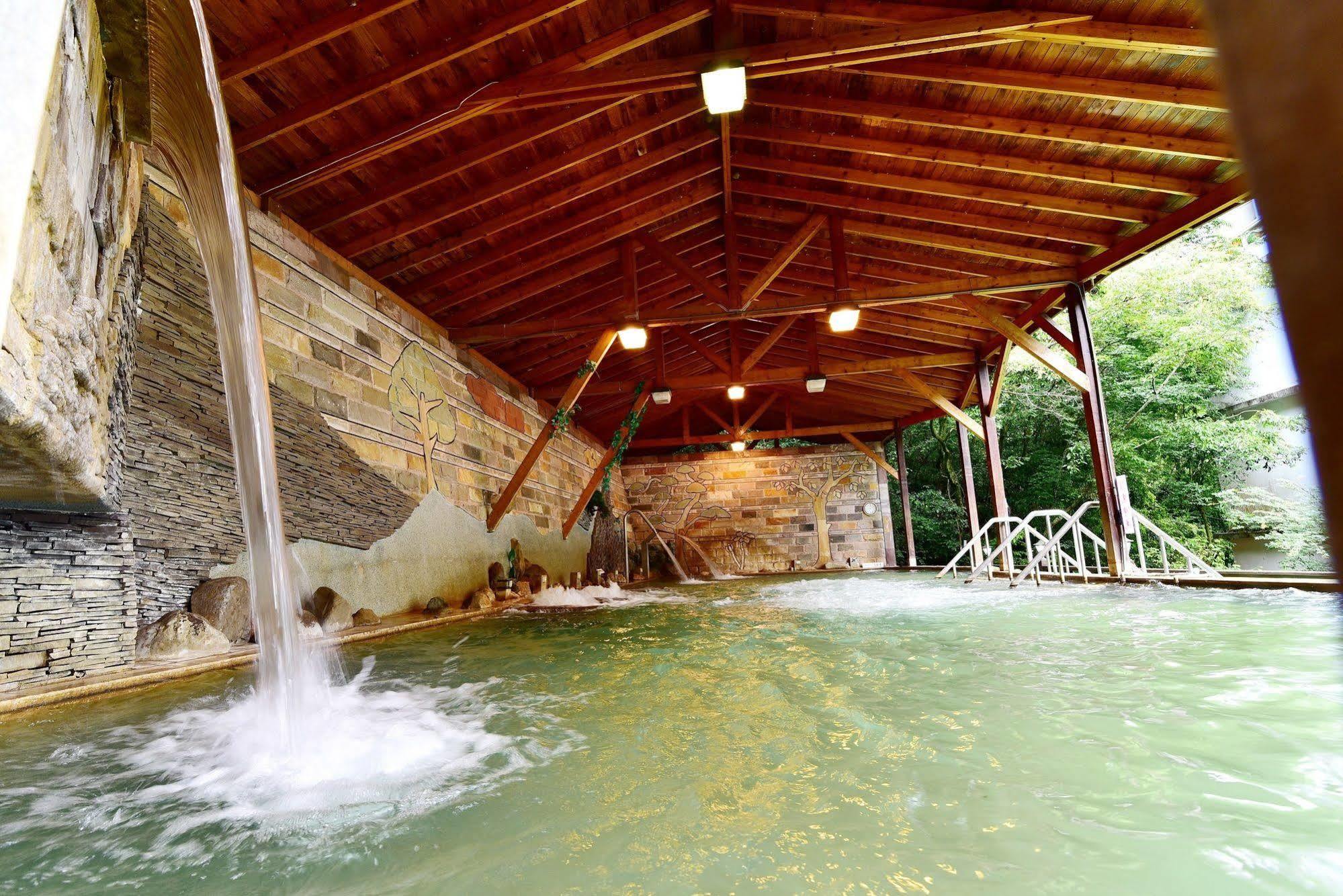Jenq Yang Hotspring Hotel เหรินอ้าย ภายนอก รูปภาพ